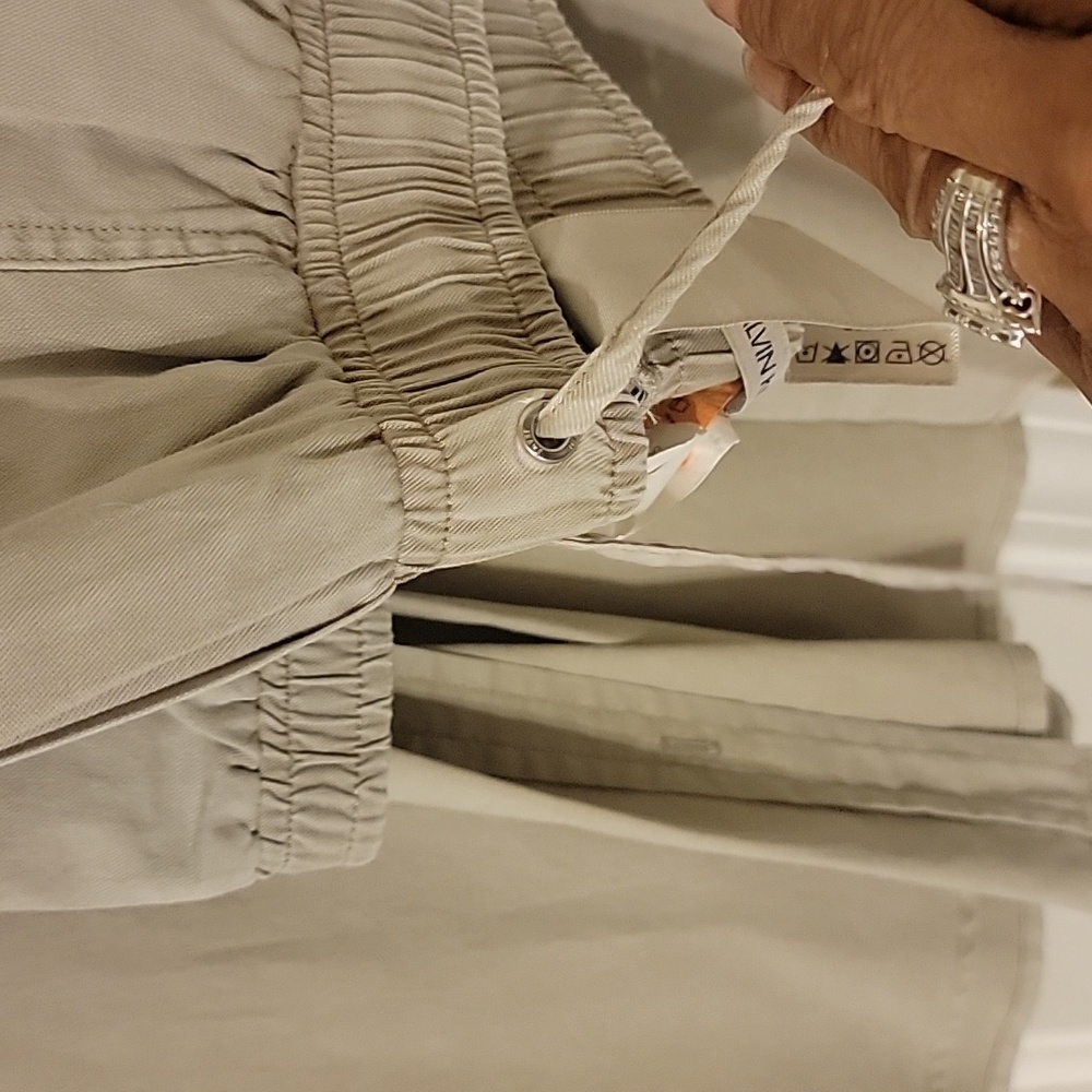 Calvin Klein - Picture 4 of 12